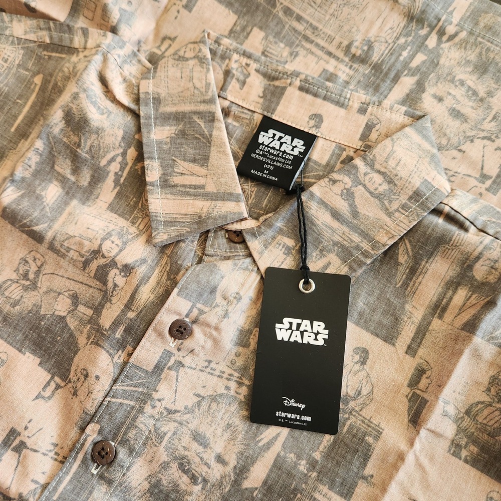 Heroes & Villains Star Wars All Over Print Movie Button Up Size M Beige NWT